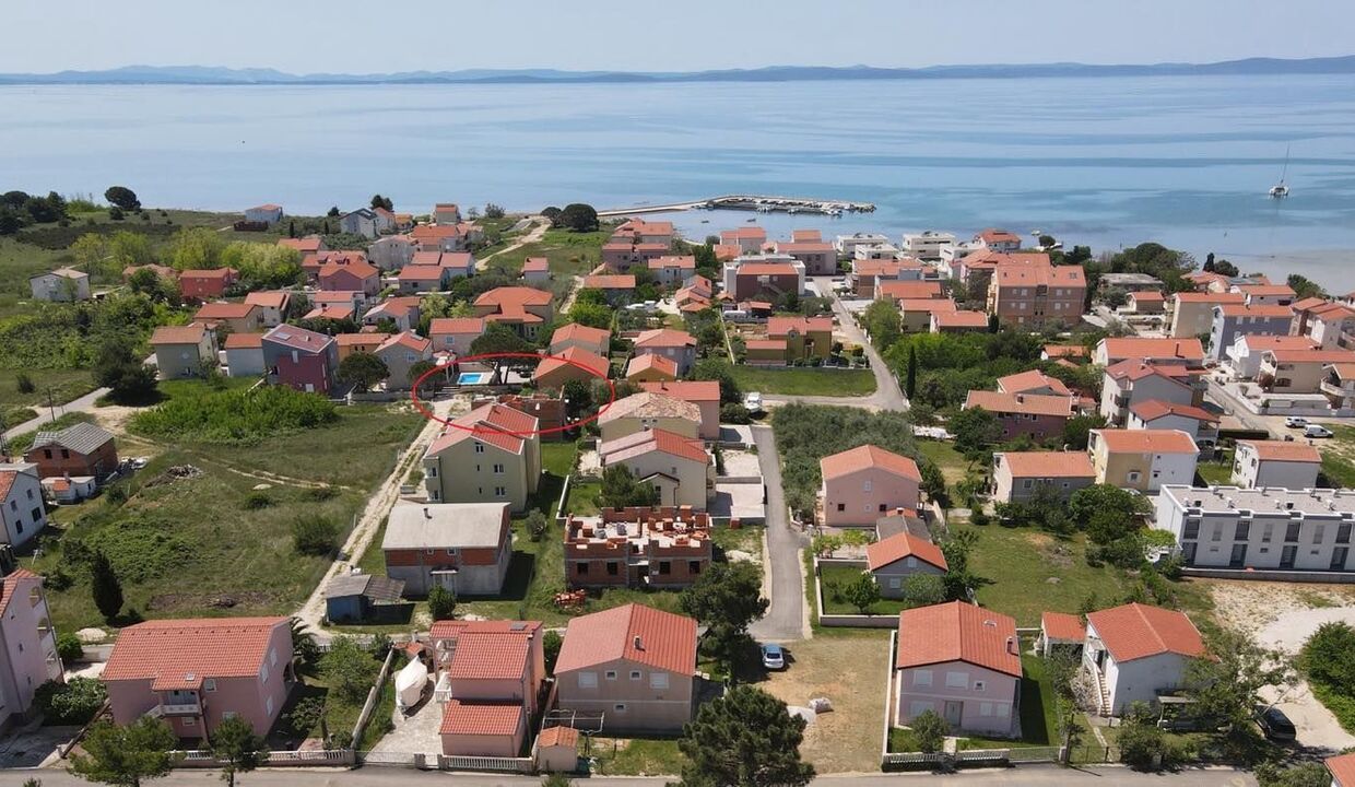 114381_110_47776