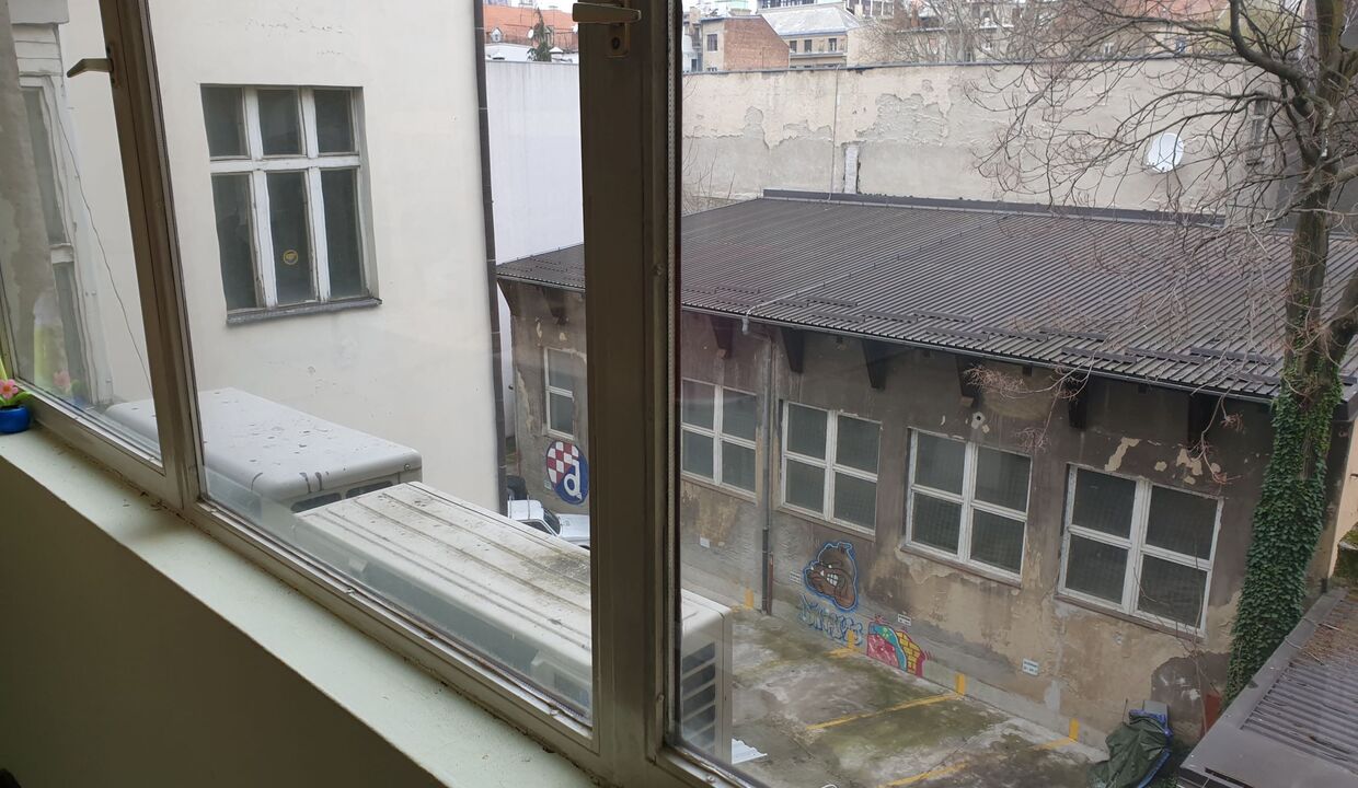 116889_10_8967