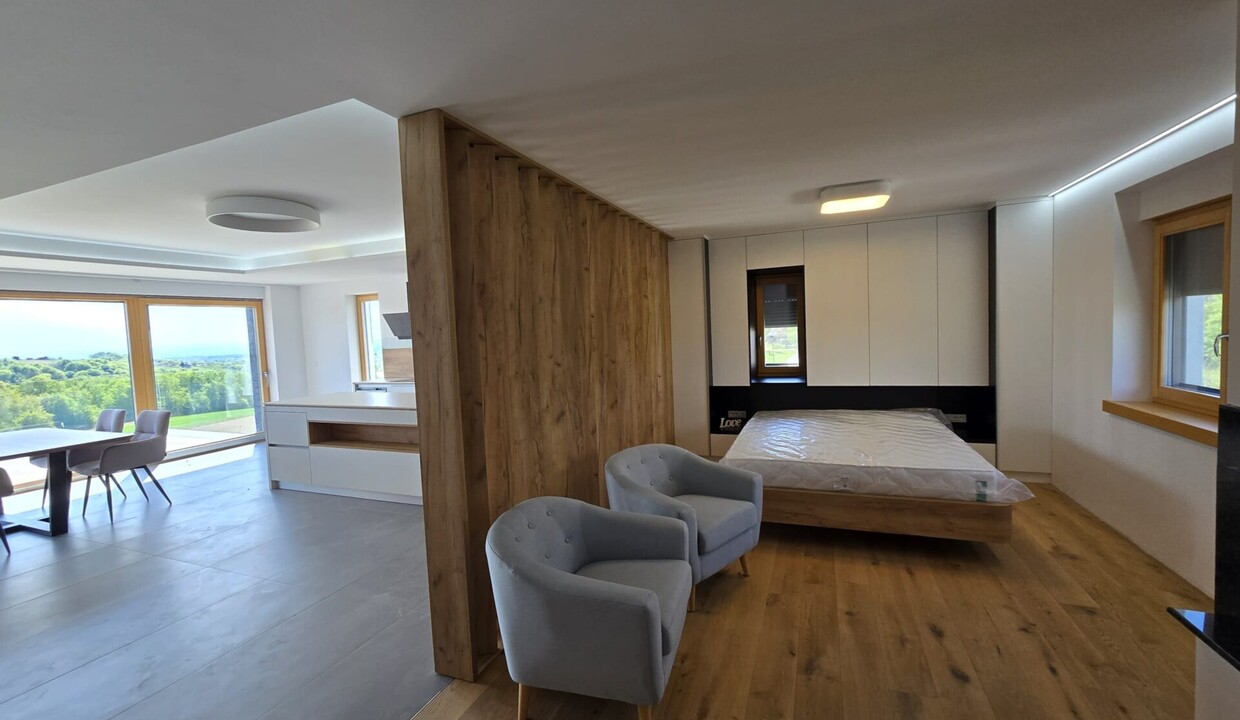122056_16_1777533822