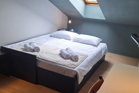 124043_15_1779136079