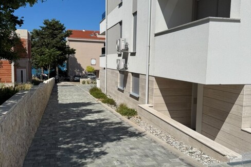 183527_3_1782475413